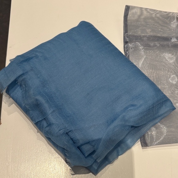 Chic Blue Women's Scarf - Picture 4 of 5